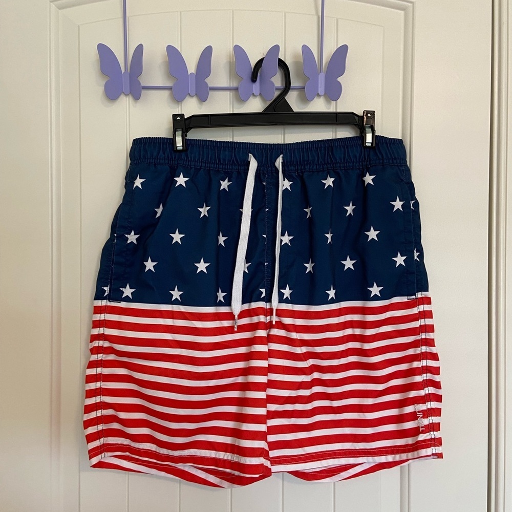 EUC | Trinity Collective‎ men’s American flag swim trunks — medium